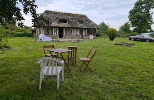 Saint-Etienne-l'Allier Villa | Rustic Norman cottage