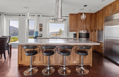 Vernon House | Rustic Oasis Lakeview with Hot Tub (Pet Friendly!)