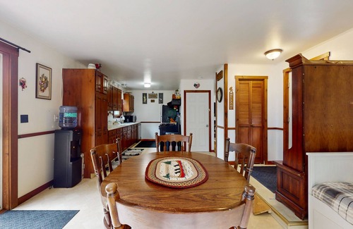 Easton House | Rustic, peaceful dog friendly home with grill, WIFI and nature all around