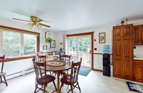 Easton House | Rustic, peaceful dog friendly home with grill, WIFI and nature all around