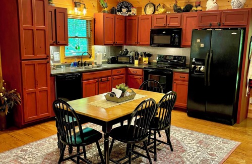 Morganton Cabin | Rustic Pines-cozy & charming