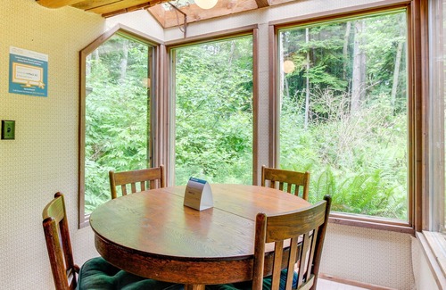 Greenbank Cabin | Rustic pond-front log cabin with fireplace & central AC