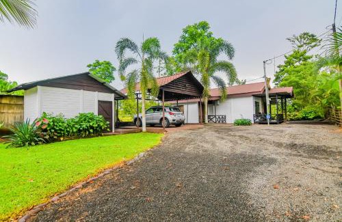La Fortuna House | Rustic Ranch