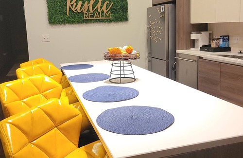 Downtown Dallas Apartment | Rustic Realm/2BR2Bath/KayBaileyCenter/Pool/GYM