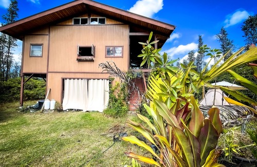 Hawaiian Acres Cottage | Rustic Relaxation Retreat Fairytale Haven near Volcano! Eco-Friendly on 2 Acres!