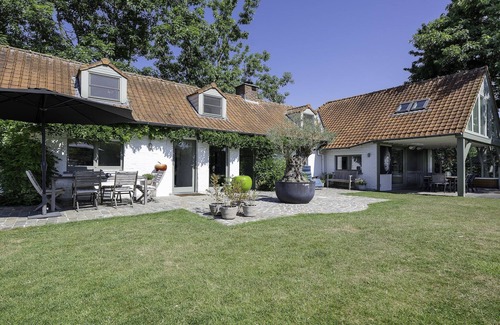 Bellegem House | Rustic Retreat w/Pool