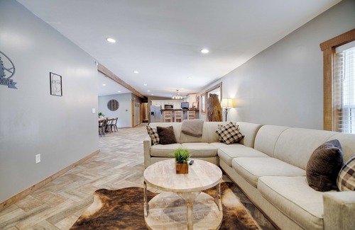 Jonas House | Rustic Retreat with Game Haven