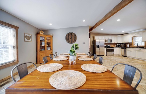 Jonas House | Rustic Retreat with Game Haven