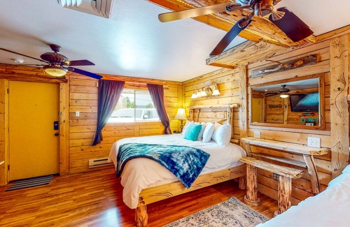 Cedaredge Cabin | Rustic retreat with stellar shared amenities