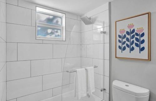 Poinciana Park Apartment | Rustic Retreats Cozy 1BR For 4 Guests Minutes From Las Olas