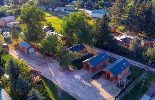 Dayton Villa | Rustic Ridge Private Three Cabin Retreat
