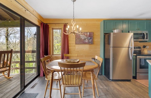 Wolf Laurel Cabin | Rustic Ridge - Wolf Laurel Gem!