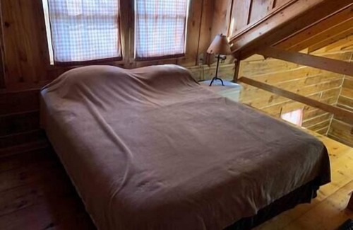 Savanna Cabin | Rustic River Cabin 10