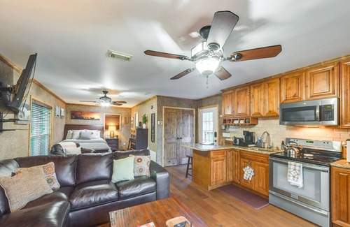 Waco Apartment | Rustic River Cabin w/Dock + Covered Deck!