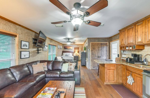 Waco Apartment | Rustic River Cabin w/Dock + Covered Deck!