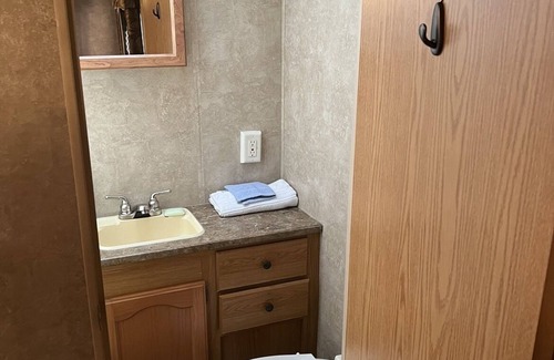Cypress Lakes Estates House | Rustic Stay - Camper Experience