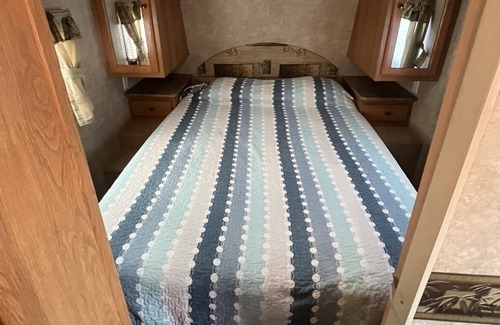 Cypress Lakes Estates House | Rustic Stay - Camper Experience