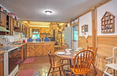 Taswell House | Rustic Taswell Cabin Grill and Walk to Patoka Lake!