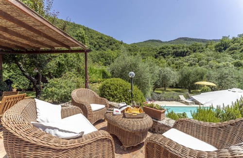 Vaiano Villa | Rustic Villa Fienile di Fabio in Tuscany