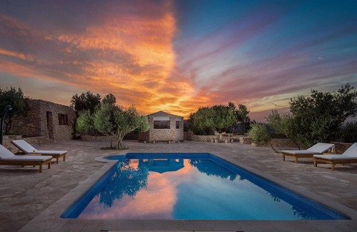 Povlja Villa | Rustic Villa Mario pool, sea view, panoramic view, quiet area, bbq, family