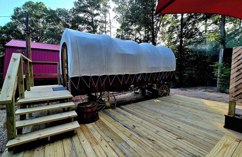 Jefferson House | Rustic Wagon Glamping Hot Tub