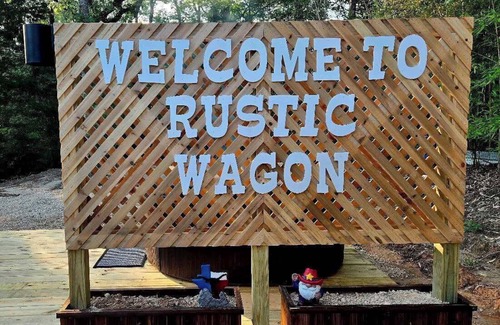 Jefferson House | Rustic Wagon Glamping Hot Tub