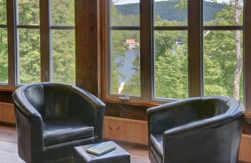 Val-des-Lacs Cabin | Rustic waterfront cottage
