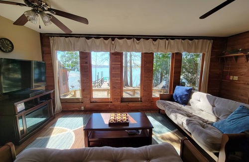 Hemphill House | Rustic Waterfront Cabin on Toledo Bend Lake