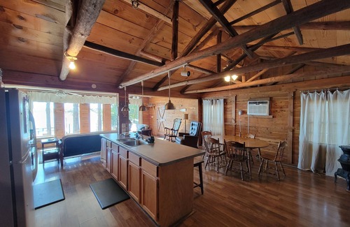 Hemphill House | Rustic Waterfront Cabin on Toledo Bend Lake