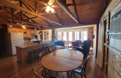 Hemphill House | Rustic Waterfront Cabin on Toledo Bend Lake