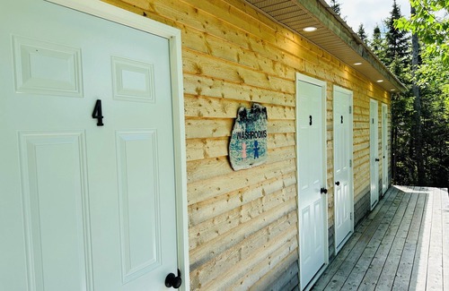 Port Blandford Cabin | Rustic Wave Cottages-Glamping Pod #3