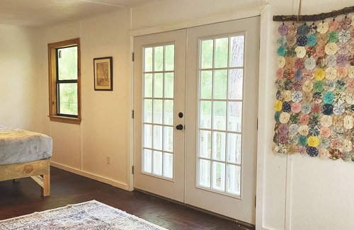 Mineola Cabin | Rustic Western Bath House in East Texas Piney Woods, Honeymoon, Weddings, Venues