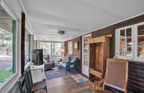 Hazelhurst House | Rustic Willow Retreat - Outdoor Adventures cabin
