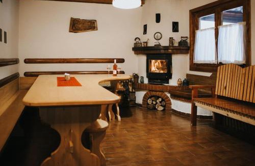Suseni House | Rustic Wood Villa