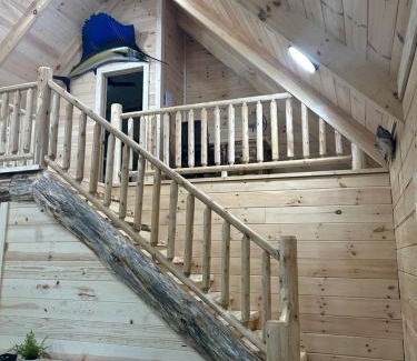 Mannsville House | Rustic Wooden Cabin with Hot-tub in Campbellsville, Kentucky