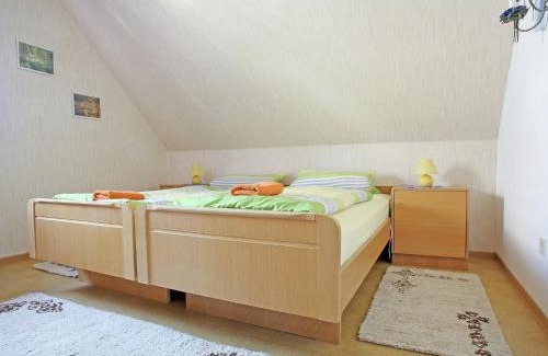 Oberschledorn Apartment | Rustikales Medebach-Ski-Retreat