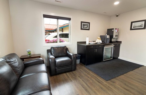 Fort McMurray Hotel | Rusty's BCMInns Fort McMurray
