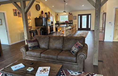 Findlay House | Rusty’s Getaway is a rustic/modern handicap accessible, family friendly space.