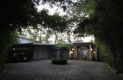Parongpong House | Ruth's Bed & Breakfast