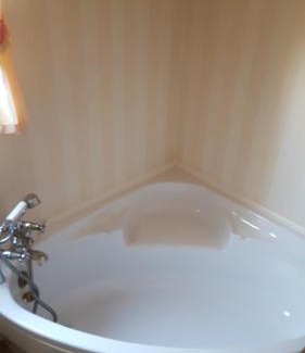 Pontesbury Ski Chalet | Ruth's Repose Country Retreat with private hot tub