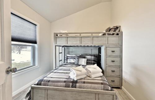 East Haven  Rutland County House | Rutland's Hidden Gem- 2 BR 1BA Renovated Home Close to Everything home