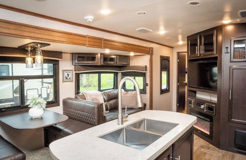 Kenora Resort | RV 1 Hill Top with amazing Lake Views c/w Queen Bed and Bunks