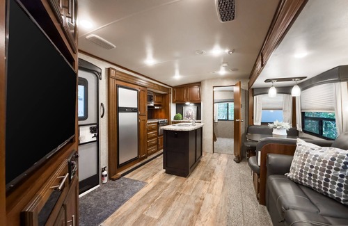 Kenora Resort | RV 6 Spacious Bunkhouse w/Gaming Chairs w/Privacy