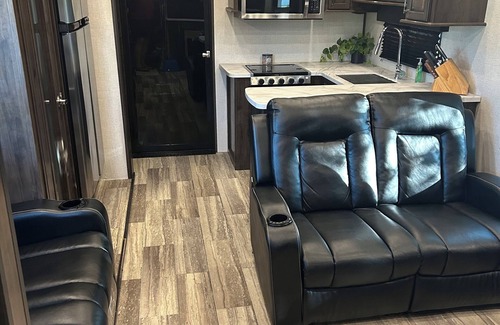 Gettysburg House | RV at Gettysburg Round Top Resort Sleeps 7 with golf cart