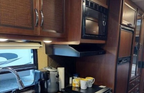Vian House | RV by the lake!