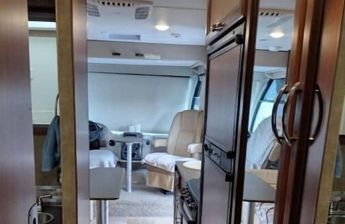 Vian House | RV by the lake!