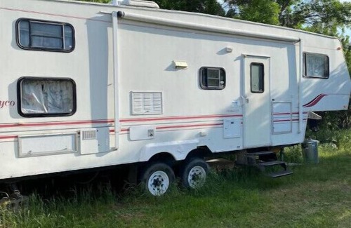 Division No. 3 House | RV camper in Glenwood
