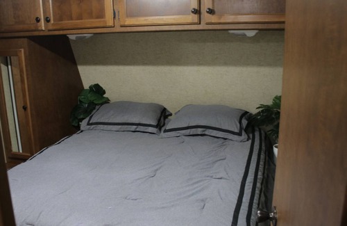 Mora House | RV Glamping at the Knife Lake Getaway Homestead- King's Corner