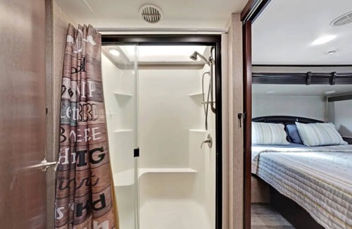 River Ranch House | RV King Ranch Retreat