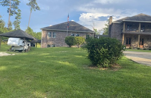 Laurel House | RV Living w/Pool @The House on the Hill